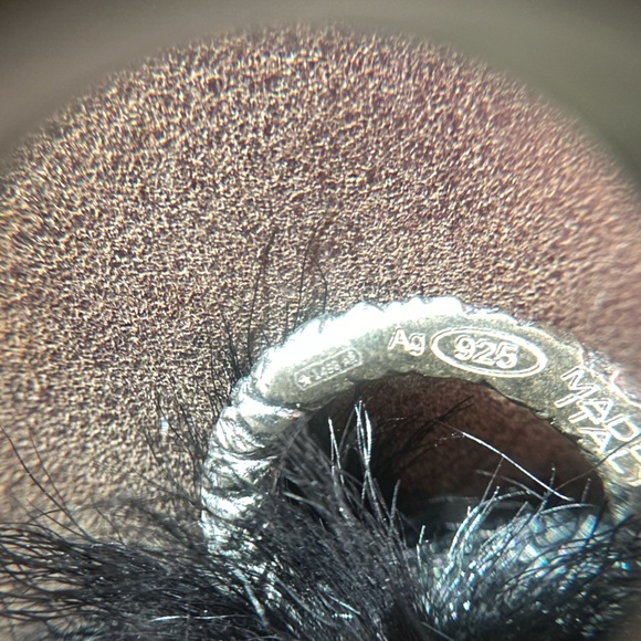 PRADA SHELL AND FUR PENDANT missing cord - Picture 16 of 16